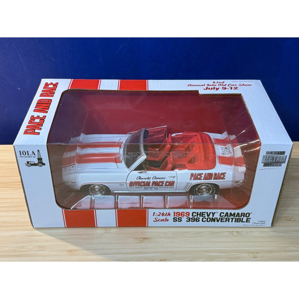GreenLight 1:24 1969 Chevy Camaro SS 396 Convertible Iola Old Car Show Pace Car